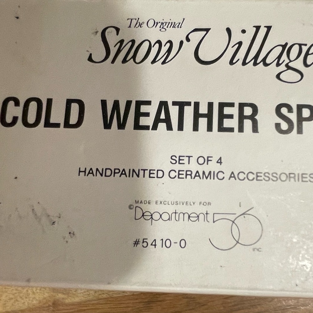 ❄️🏒Dept 56 ColdWeather Sports Hockey 🥅 scene in Snow Village in 📦 unused. - Picture 3 of 4